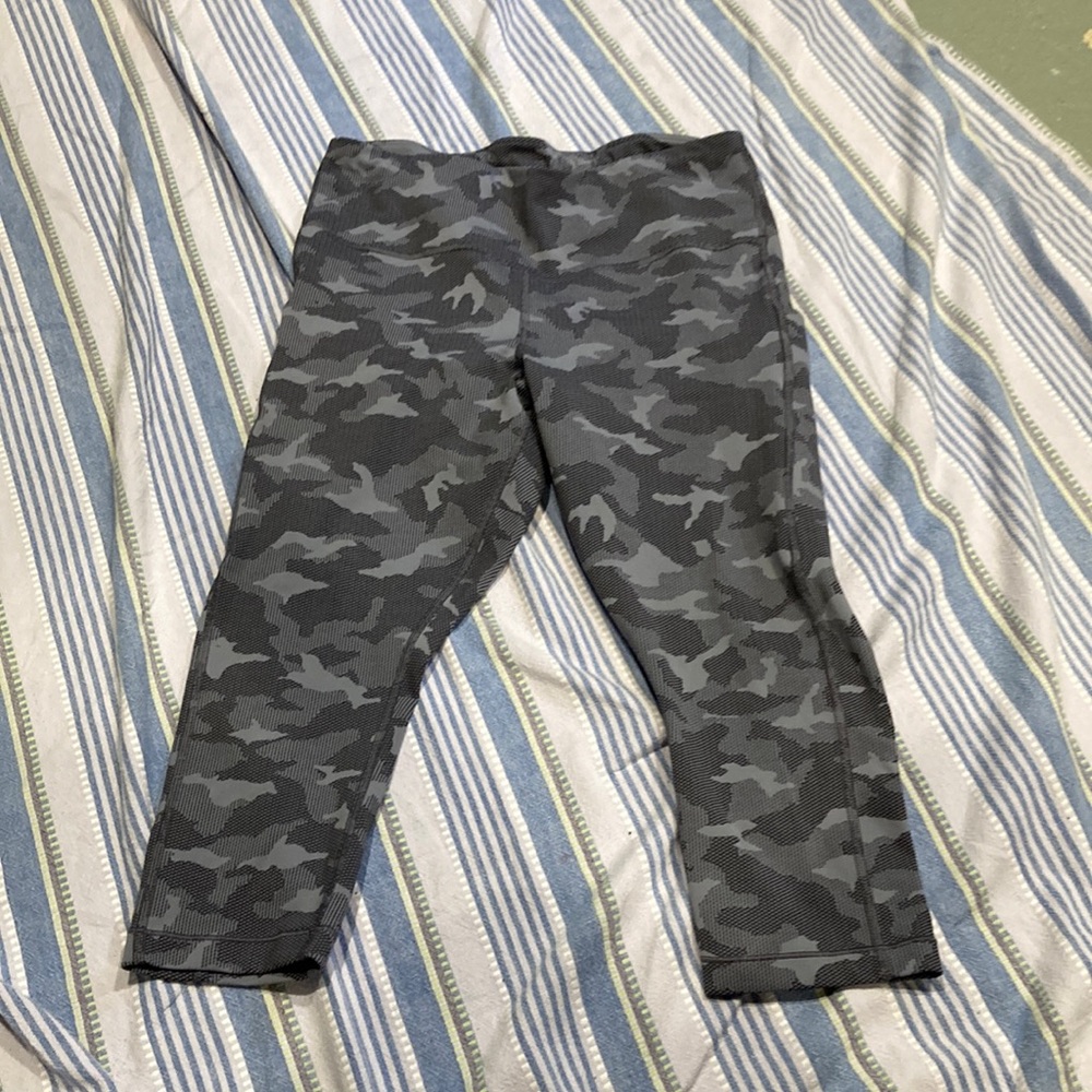 Like new Capri athleta leggings